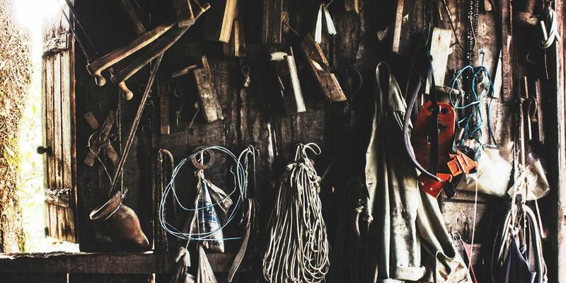 家族信托在财富传承中的法律架构与税务筹划策略 | 国信百年资产管理视角