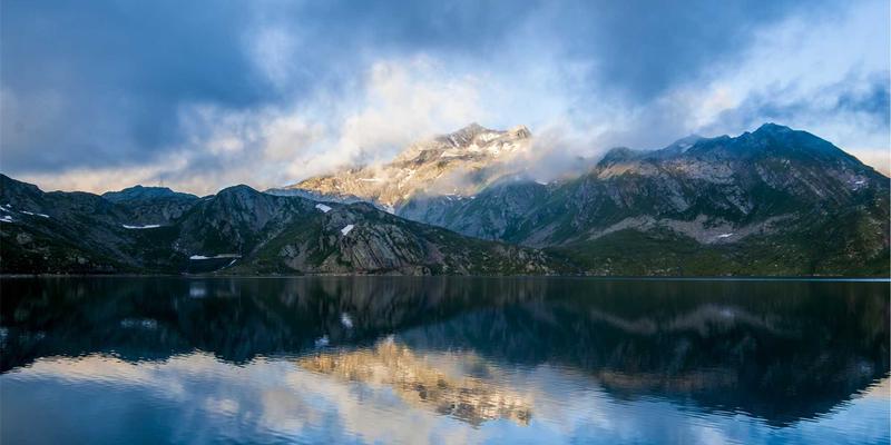 家族信托：财富传承的法律架构与税务优化策略解析